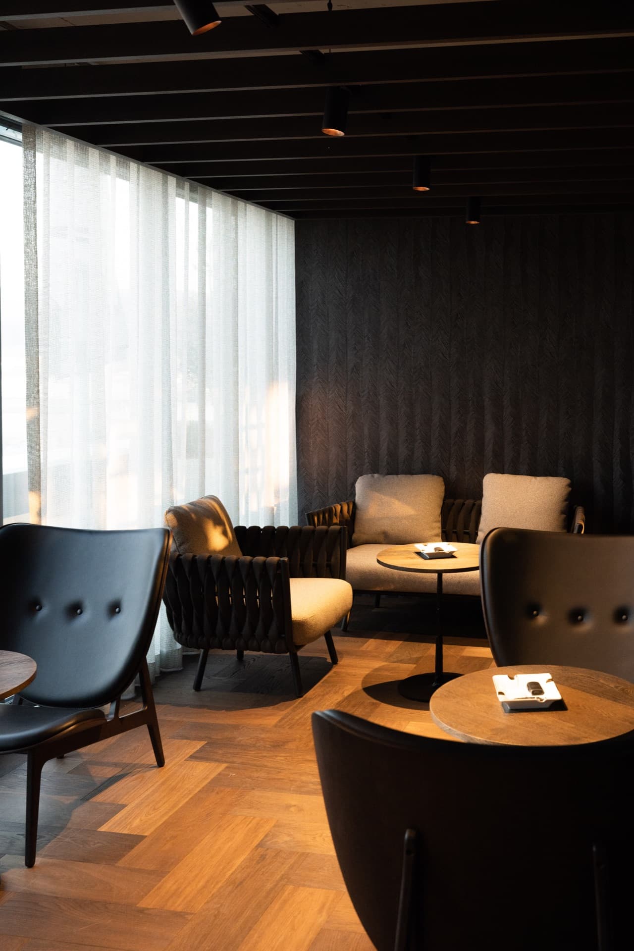 Zigarren Lounge — Atmosphäre bei Abendlicht